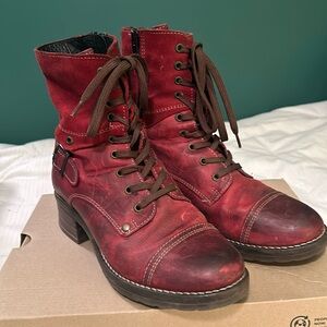 Taos crave red boots size 8